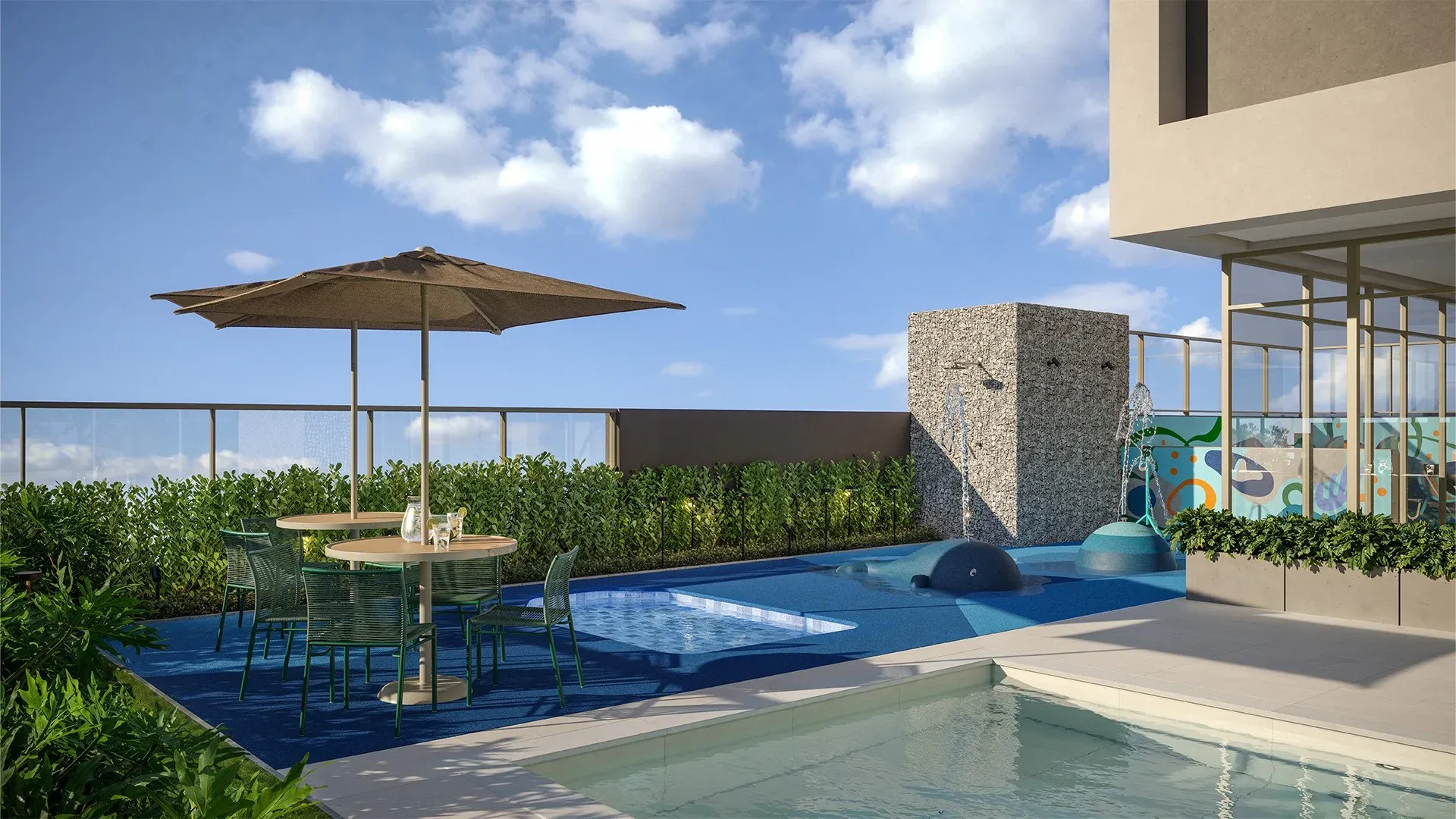 Piscina infantil com wetplay no rooftop do Alameda Mará em Moema, com chafarizes, mesas com ombrelone e espreguiçadeiras.