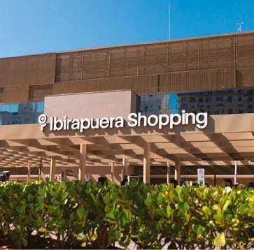Entrada do Shopping Ibirapuera, em Moema, São Paulo, próximo ao Alameda Mará.