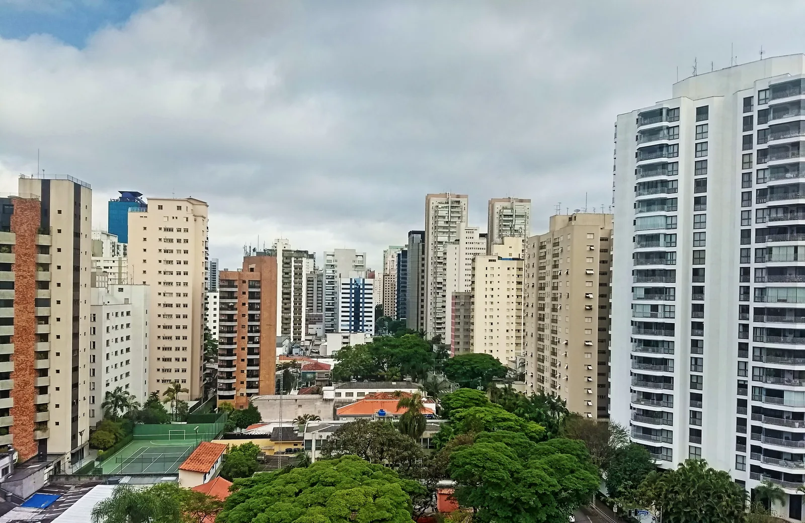 Residential towers and houses in Moema — São Paulo, Brazil