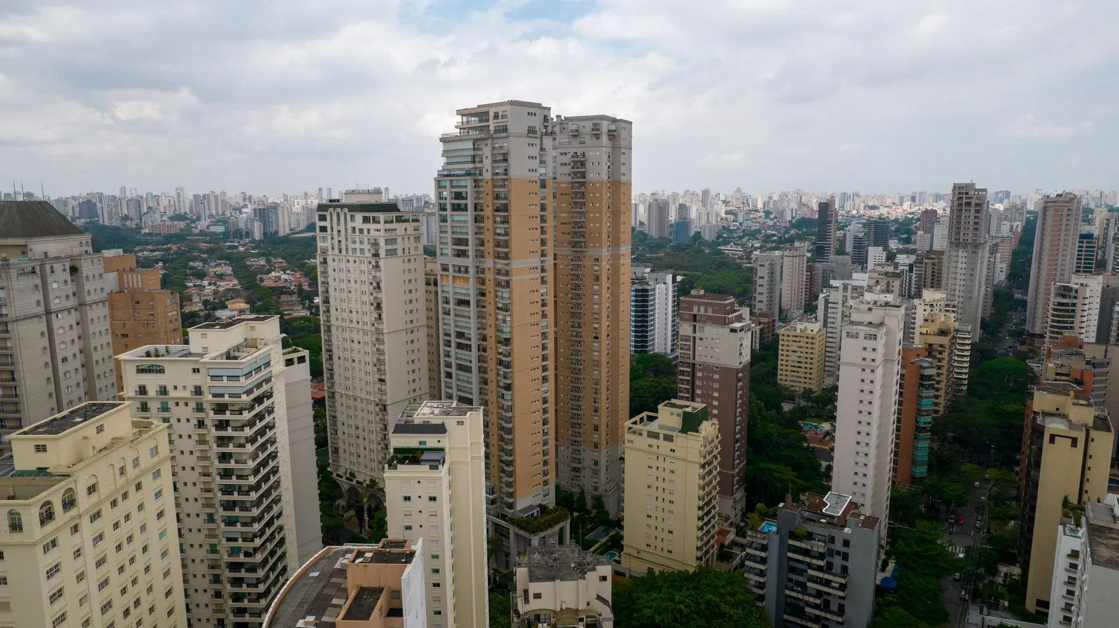 Residential towers in Vila Nova Conceição and Moema — São Paulo, Brazil